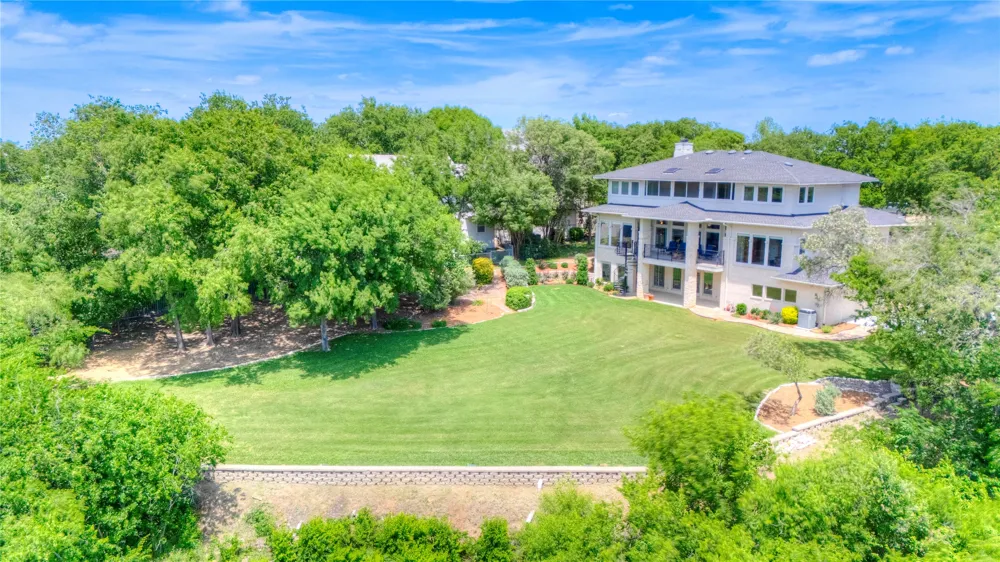 1132 Mallard Pointe Drive Grand Prairie, TX 75104