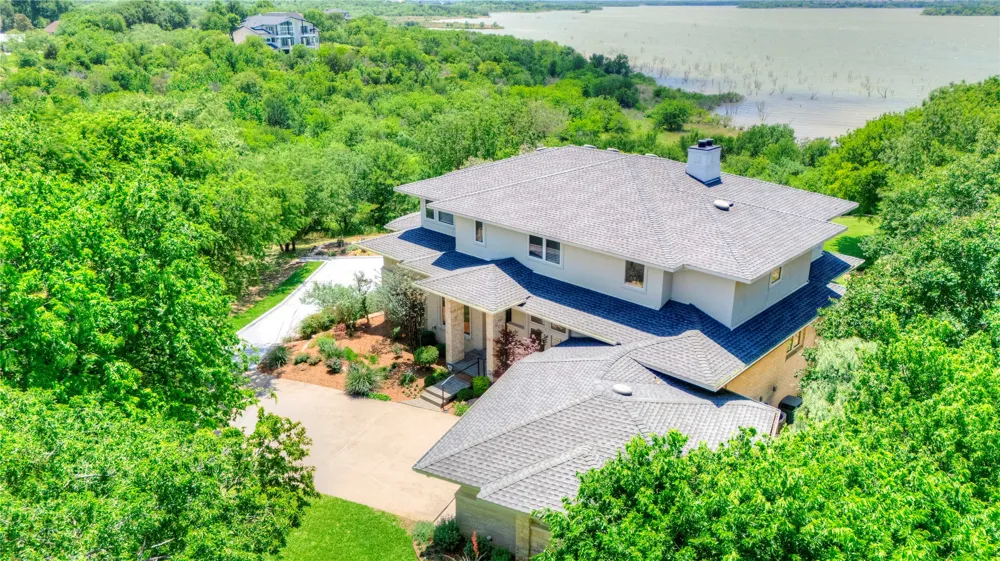 1132 Mallard Pointe Drive Grand Prairie, TX 75104