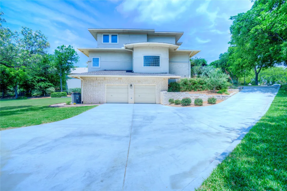 1132 Mallard Pointe Drive Grand Prairie, TX 75104