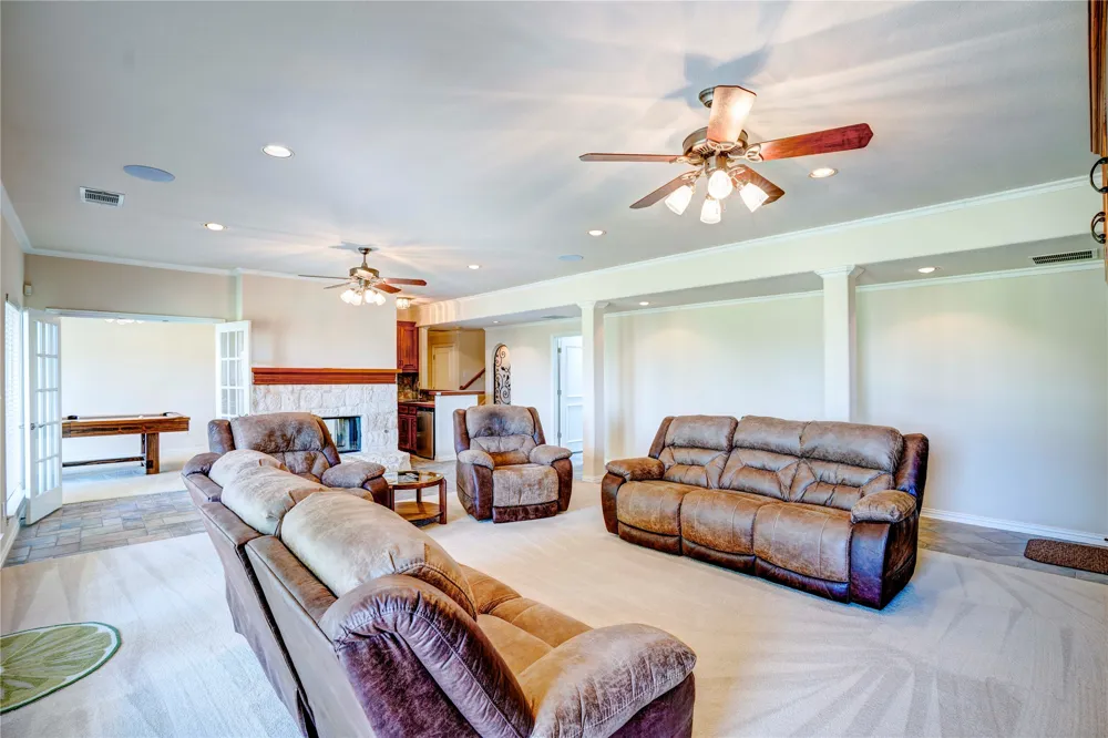 1132 Mallard Pointe Drive Grand Prairie, TX 75104