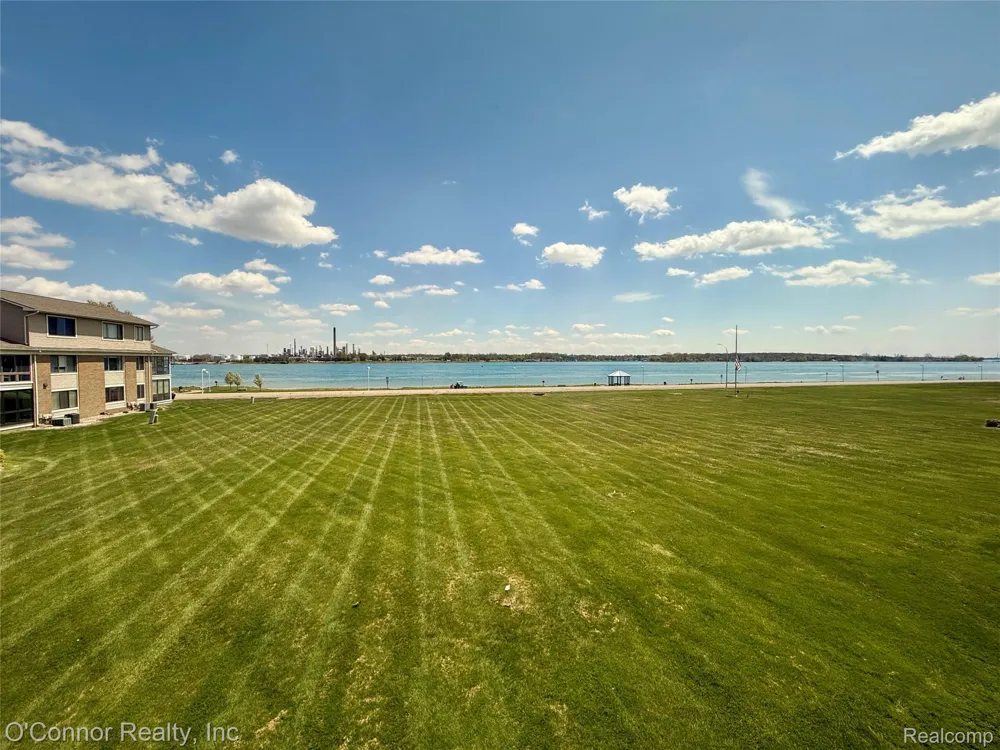 1660 River Road #19 Marysville City, MI 48040