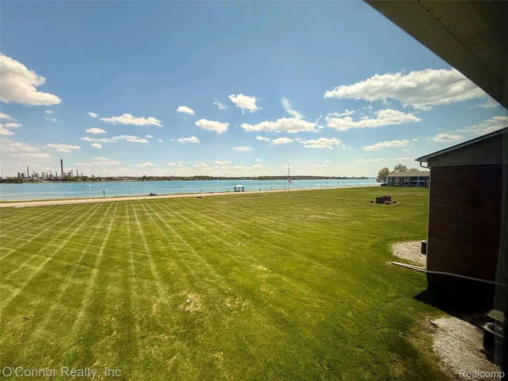 1660 River Road #19 Marysville City, MI 48040