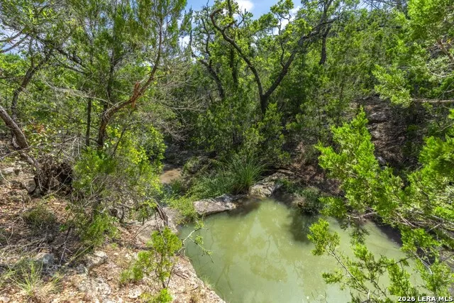 865 Arrowhead Pt Helotes, TX 78063