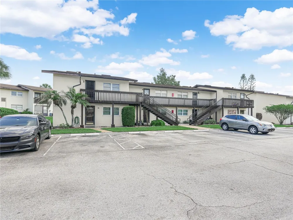 900 AVENUE Z SE #D6 Winter Haven, FL 33880