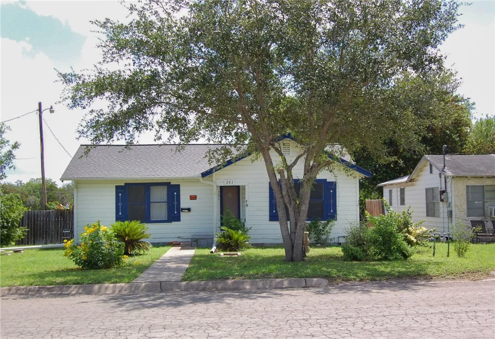 201 S Alta Vista Street Beeville, TX 78102