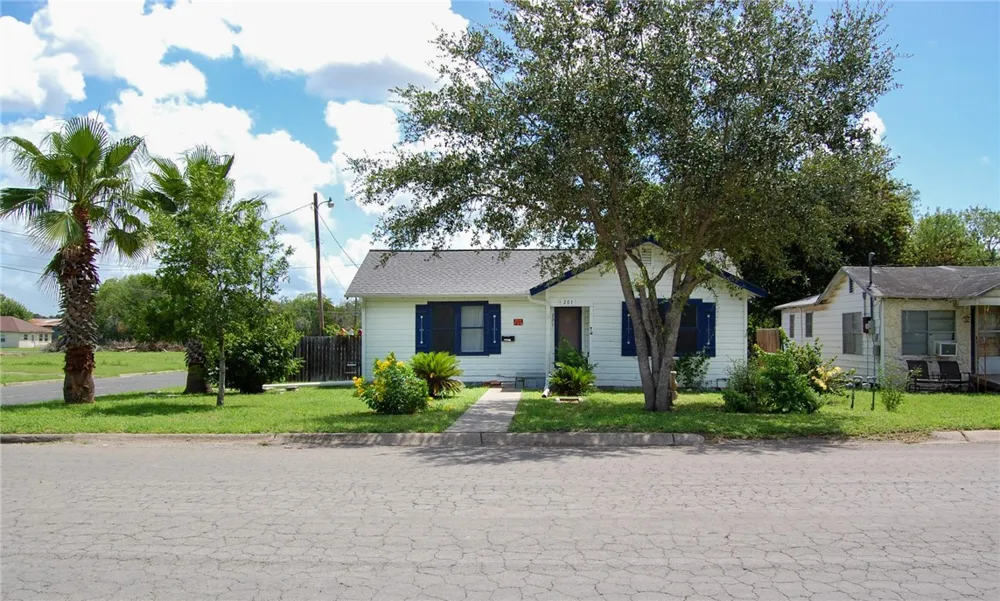 201 S Alta Vista Street Beeville, TX 78102