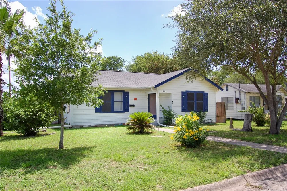 201 S Alta Vista Street Beeville, TX 78102