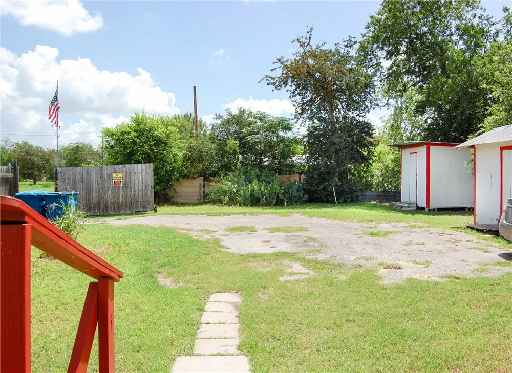 201 S Alta Vista Street Beeville, TX 78102