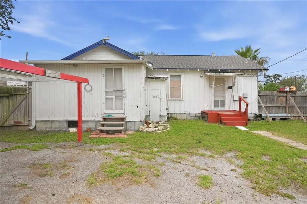 201 S Alta Vista Street Beeville, TX 78102