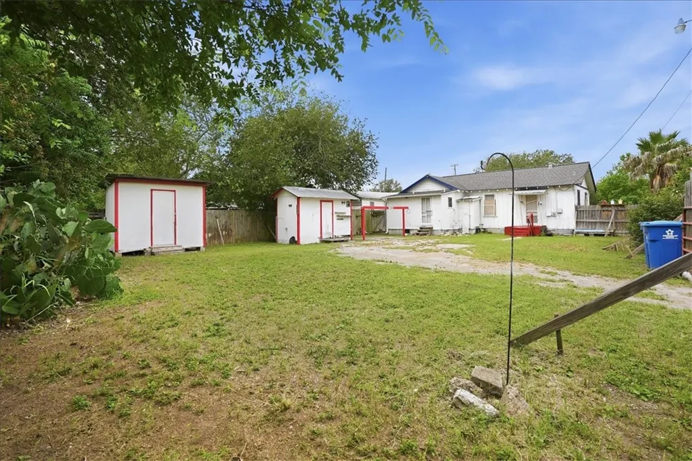 201 S Alta Vista Street Beeville, TX 78102