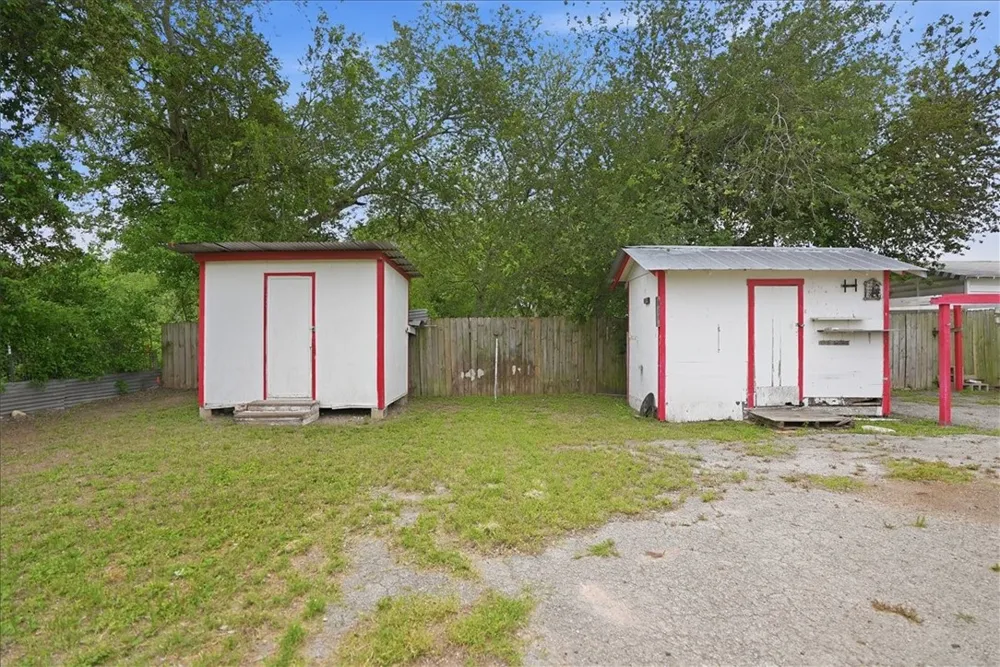 201 S Alta Vista Street Beeville, TX 78102