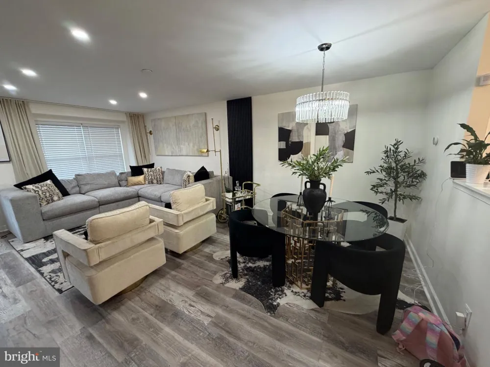 10 VICTORIAN WAY West Deptford, NJ 08096