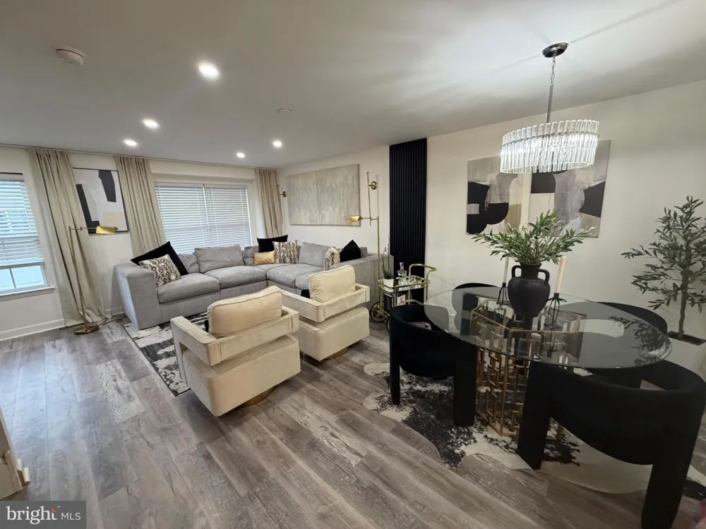 10 VICTORIAN WAY West Deptford, NJ 08096