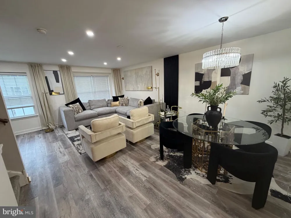 10 VICTORIAN WAY West Deptford, NJ 08096