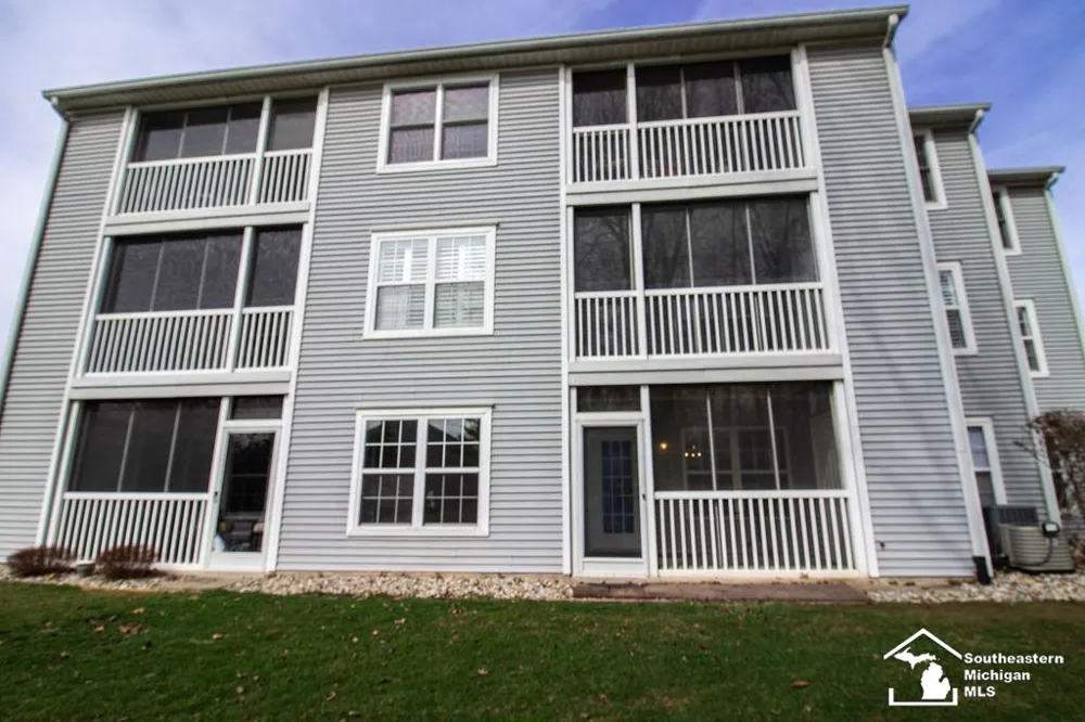 795 W Barrington Circle Jackson City, MI 49203