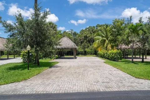 147 S Cortez Dr