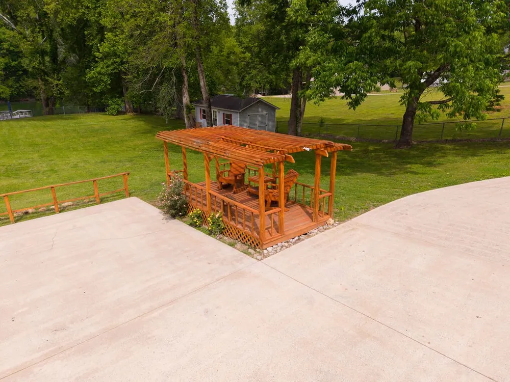 263 River Oaks Drive Sparta, TN 38583
