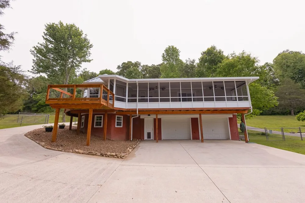263 River Oaks Drive Sparta, TN 38583