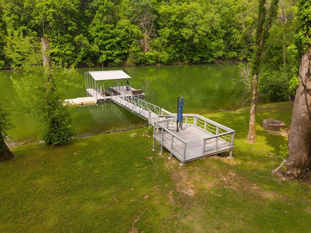 263 River Oaks Drive Sparta, TN 38583