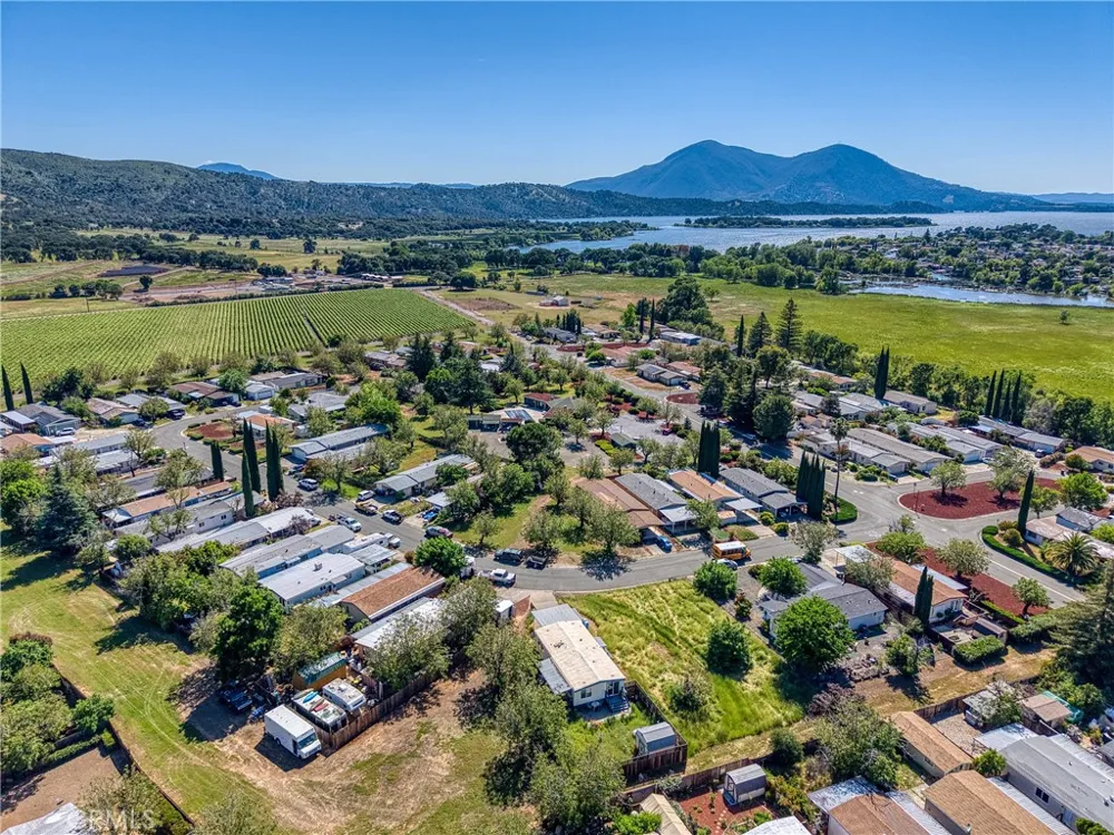 13902 Apple Lane Clearlake Oaks, CA 95423