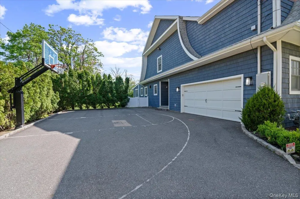 205 Hewlett Neck Road Hewlett Neck, NY 11598