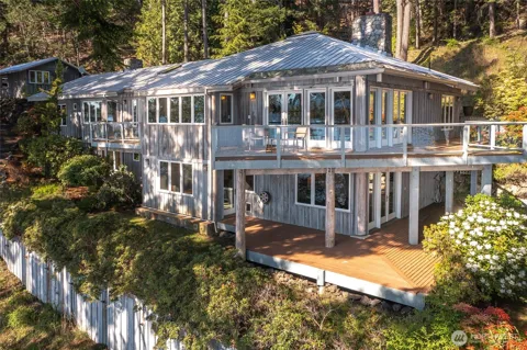 1424 Palisades Drive