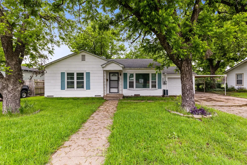 2700 Briarwood Lane Bellmead, TX 76705