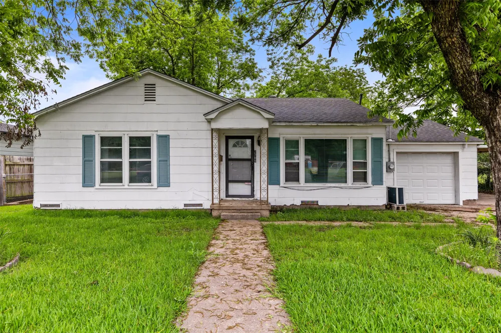 2700 Briarwood Lane Bellmead, TX 76705