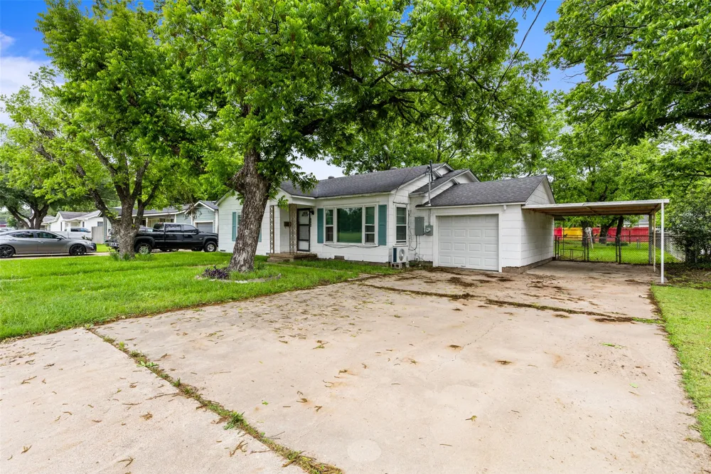 2700 Briarwood Lane Bellmead, TX 76705