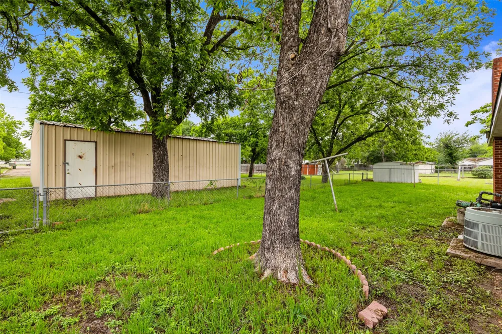 2700 Briarwood Lane Bellmead, TX 76705