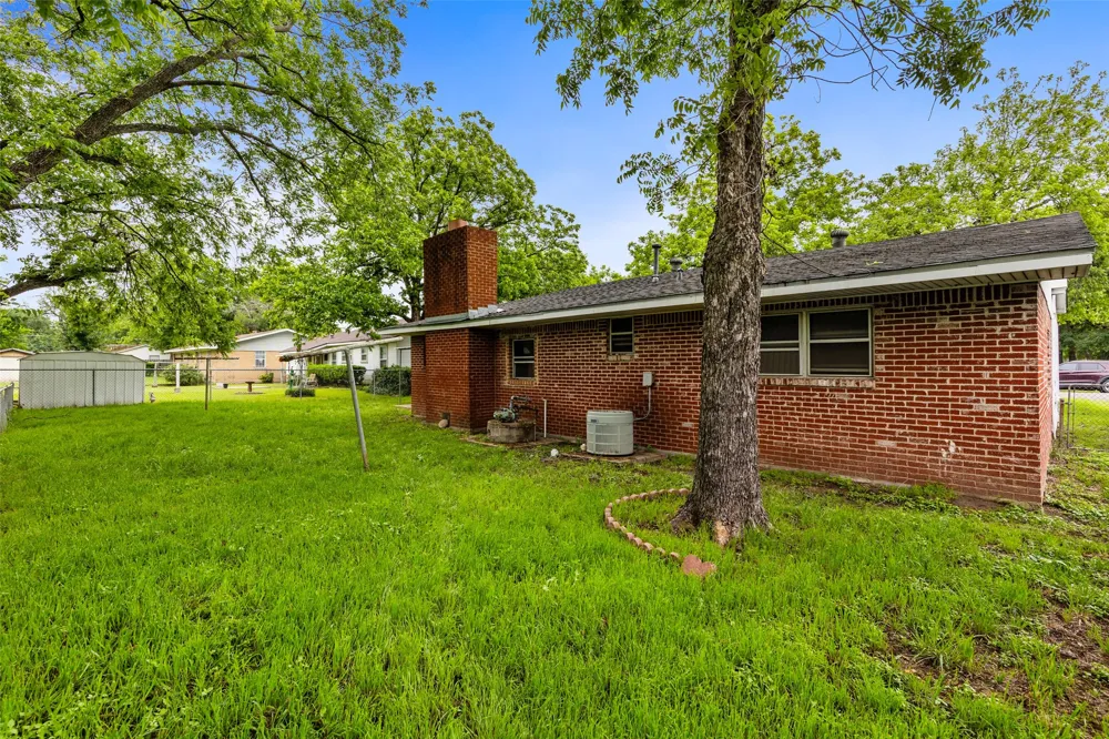 2700 Briarwood Lane Bellmead, TX 76705