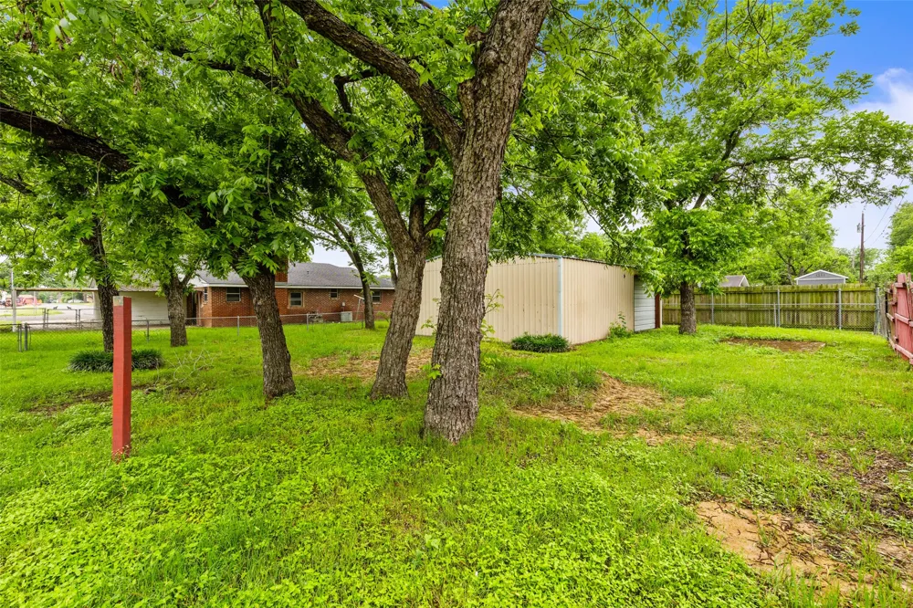 2700 Briarwood Lane Bellmead, TX 76705