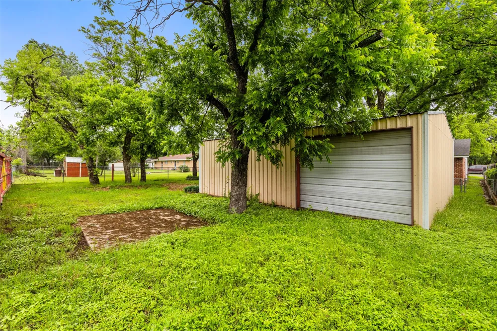 2700 Briarwood Lane Bellmead, TX 76705