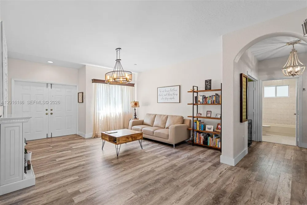 16238 NW 91st Ave Miami Lakes, FL 33018