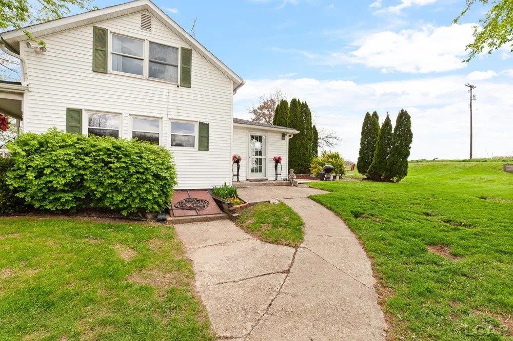 1908 E US-12 Highway Manchester Township, MI 49236