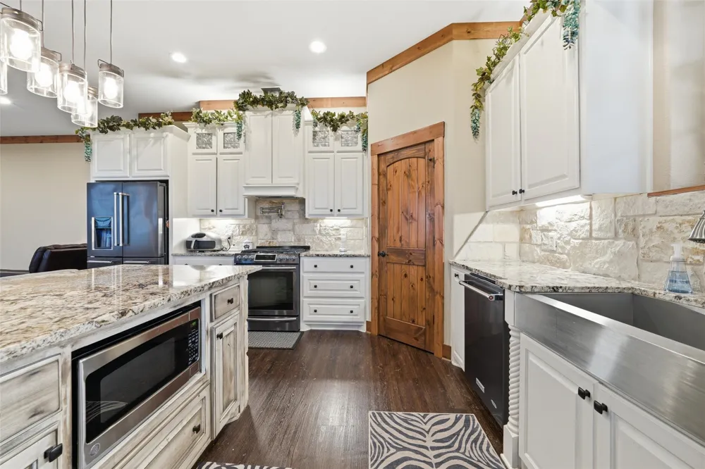 5681 Cooksey Lane Robinson, TX 76706