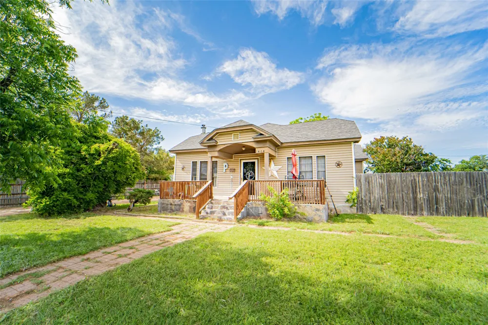 1404 W Walker Street Breckenridge, TX 76424