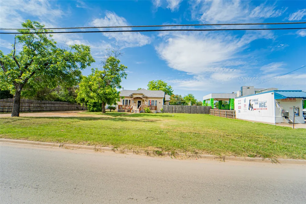 1404 W Walker Street Breckenridge, TX 76424