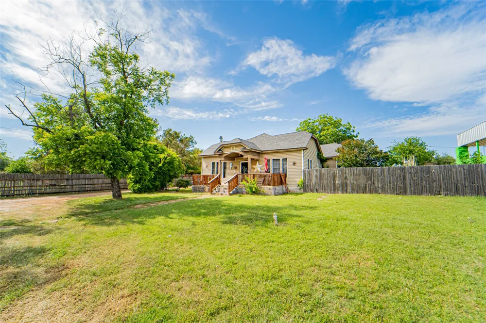 1404 W Walker Street Breckenridge, TX 76424