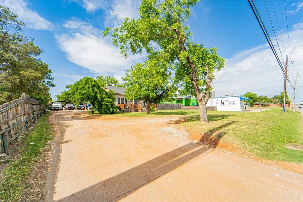 1404 W Walker Street Breckenridge, TX 76424