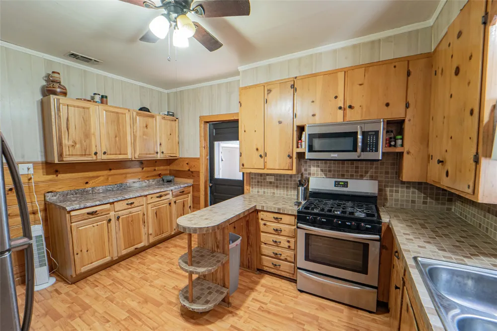 1404 W Walker Street Breckenridge, TX 76424