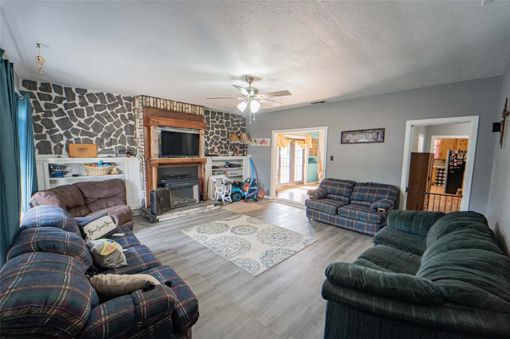 1404 W Walker Street Breckenridge, TX 76424