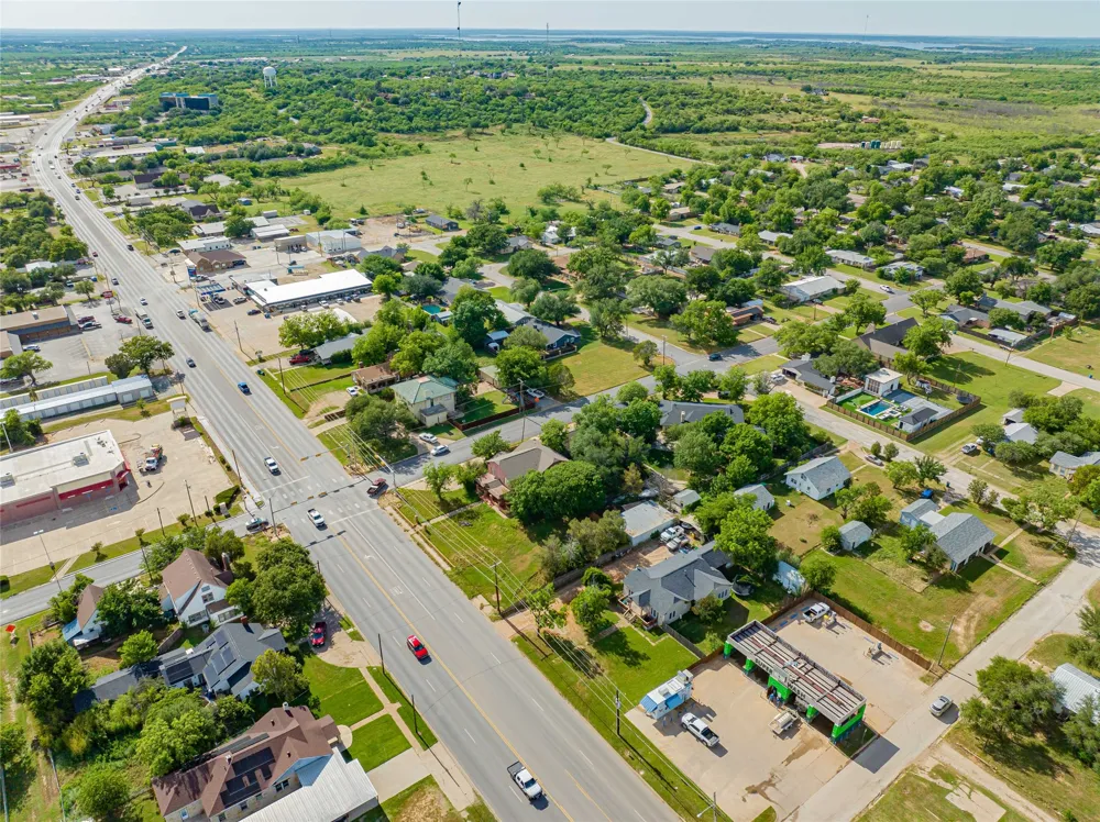 1404 W Walker Street Breckenridge, TX 76424