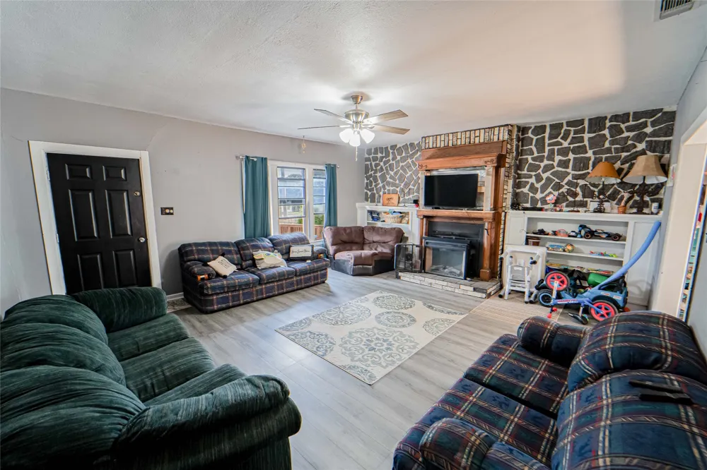 1404 W Walker Street Breckenridge, TX 76424