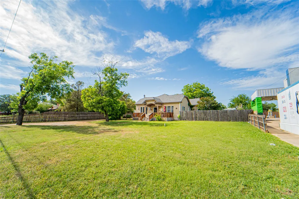 1404 W Walker Street Breckenridge, TX 76424