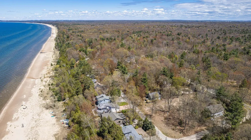 4674 Lakeshore Drive Mears, MI 49436