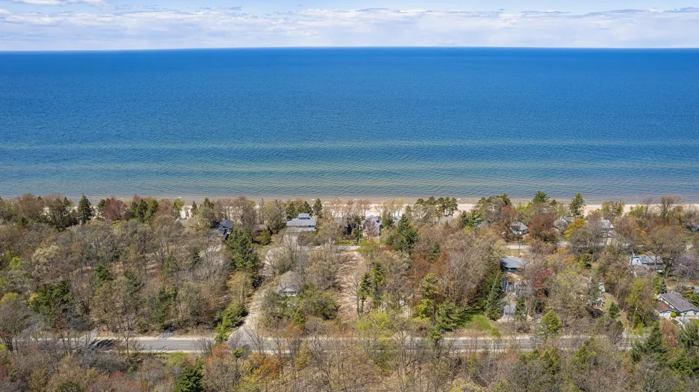 4674 Lakeshore Drive Mears, MI 49436