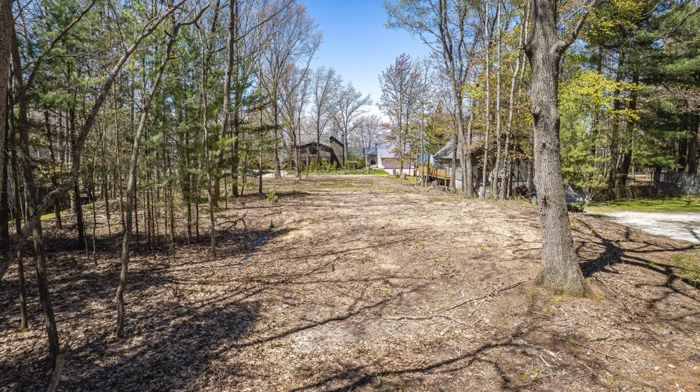 4674 Lakeshore Drive Mears, MI 49436