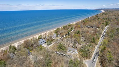 4674 Lakeshore Drive