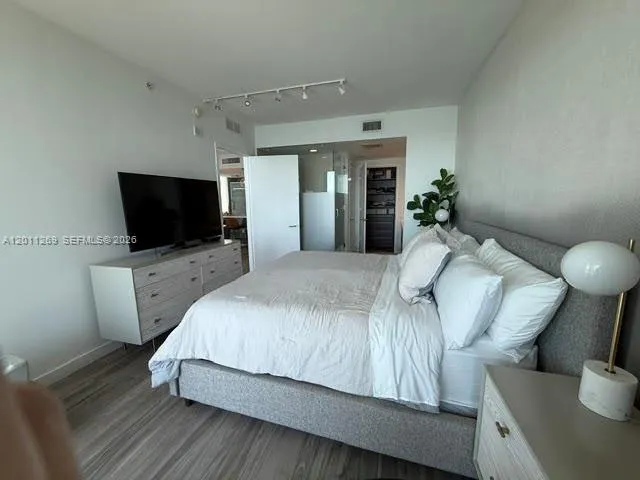 460 NE 28th St #3408 Miami, FL 33137